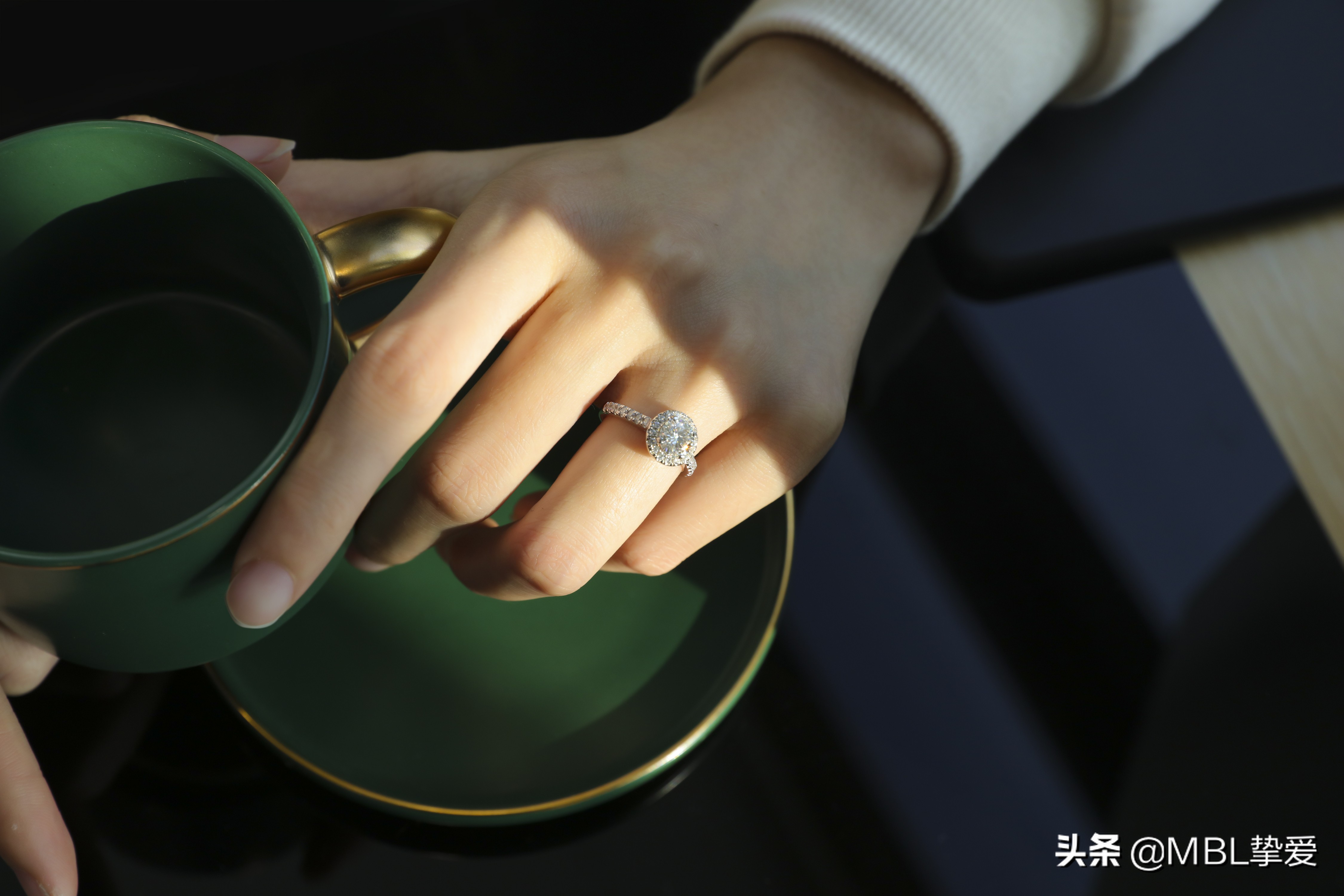 “一见即一生，再见即永恒。”---莫桑钻