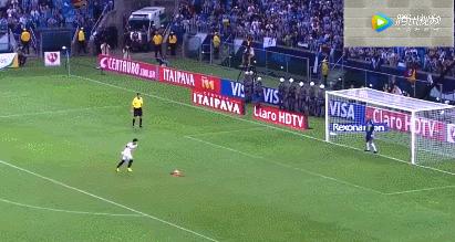 当c罗看到梅西惊人表现,对c罗和梅西的截然不同评价