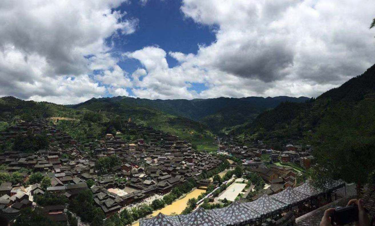 贵州景区高铁直达旅游专列,贵州开行首条直达景区旅游专列