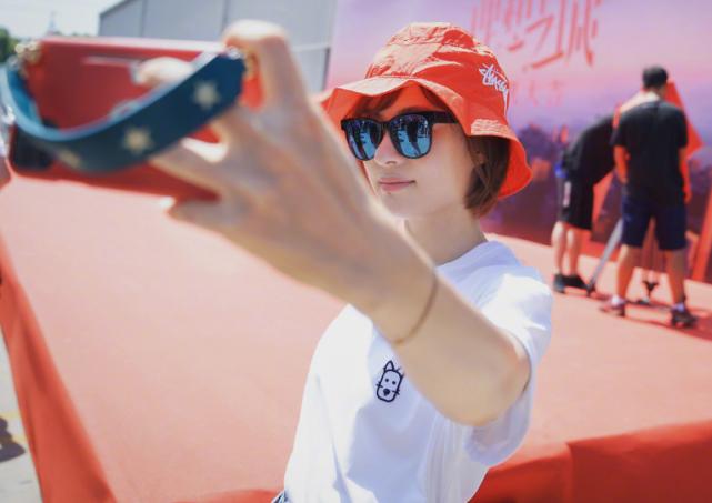 懒理关系户吐槽，孙俪妹妹晒与姐姐同款秀姐妹情，打卡故宫气质赞