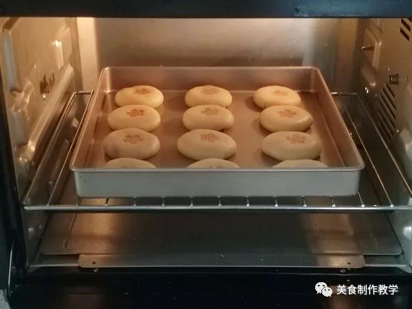 老爸的食光鲜花饼的做法,发面玫瑰花饼的美食做法
