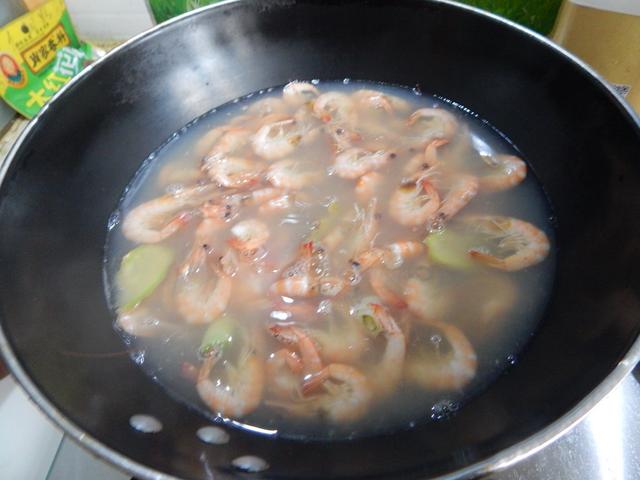 新鲜的活虾煮几分钟好吃,活虾怎么煮虾头才不会变黑