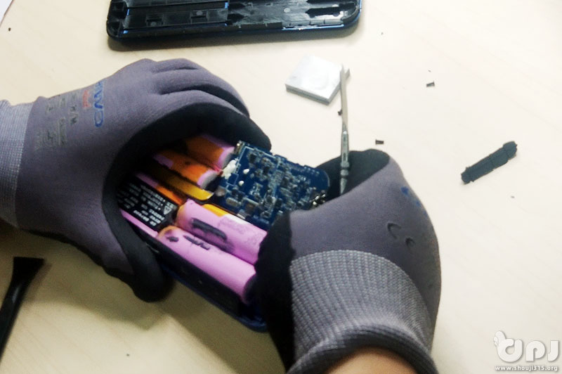 聚合物充电宝可以换18650电芯吗,充电宝用聚合物电池好还是18650好