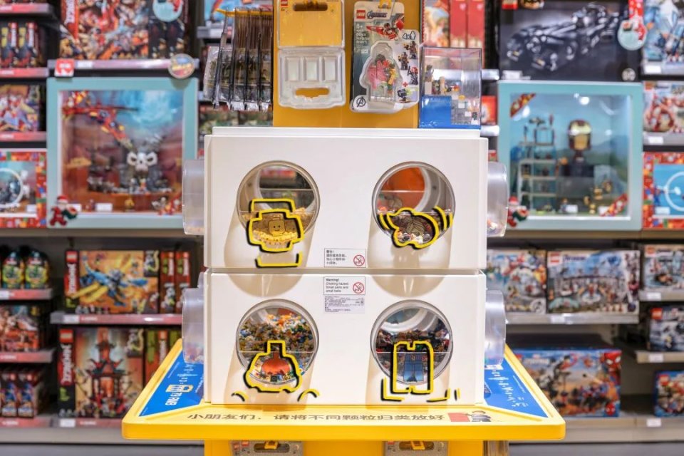 北京王府井乐高旗舰店视频,乐高王府井旗舰店定制小人