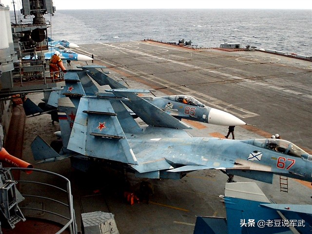 辽宁舰歼-15舰载战斗机,歼15战斗机是不是最大的舰载机