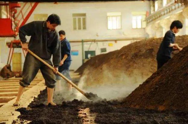 纯粮酿造白酒一斤成本多少钱,御粮春生酱香型白酒多少钱一瓶