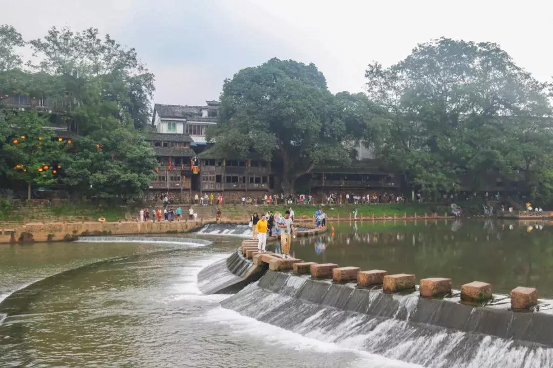 成都周边旅游人气最旺的十大古镇,成都附近的古镇最值得去的是哪个