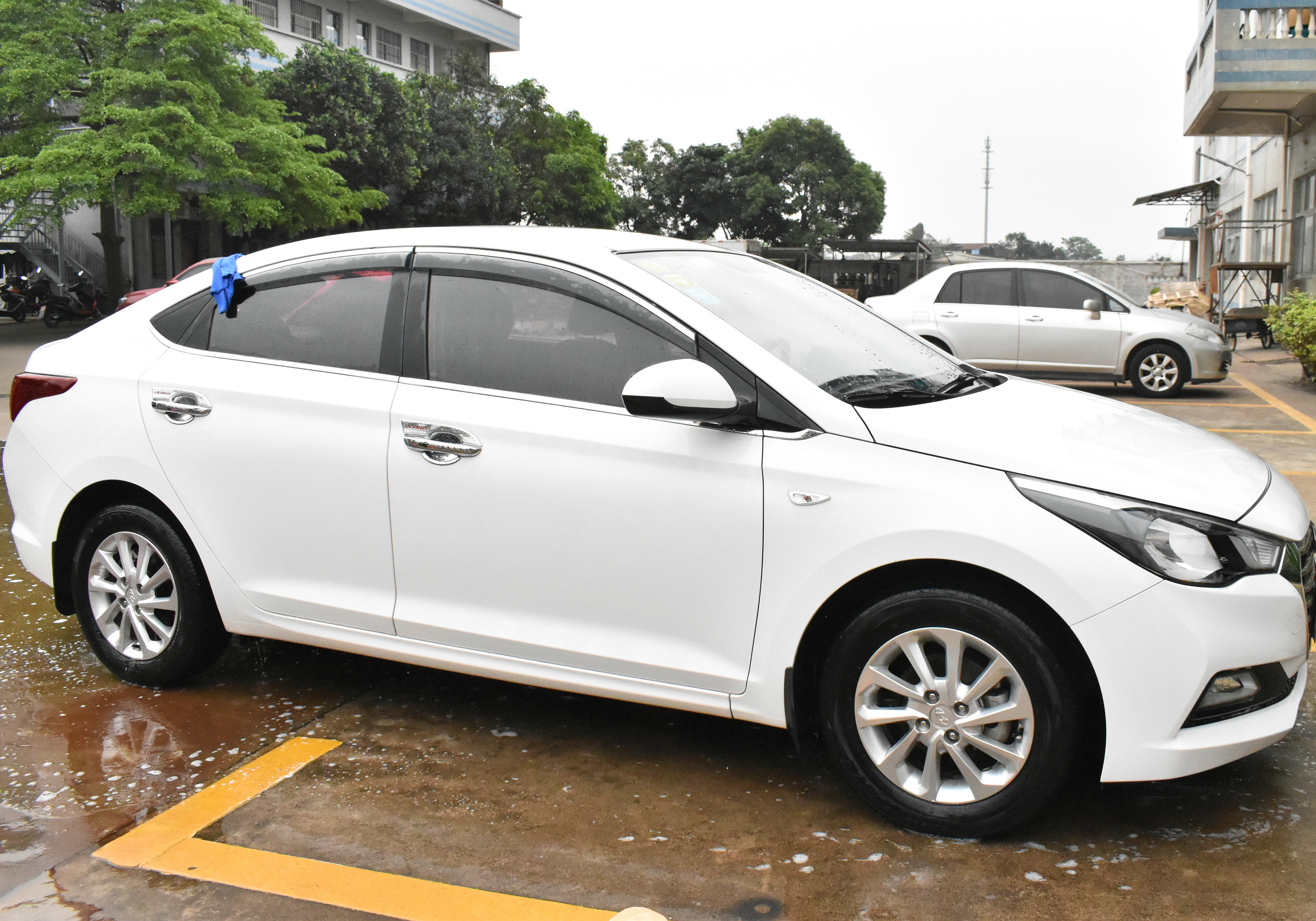 省电家用亿力锂电洗车机,亿力洗车专用水枪电池