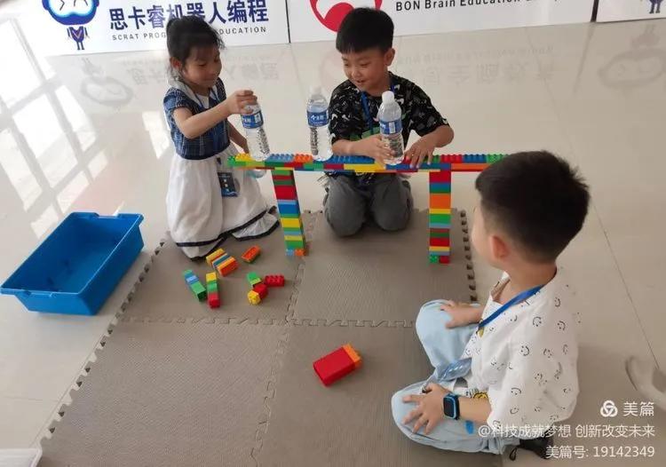 机器人竞赛让青少年感受科技乐趣,科普机器人大赛