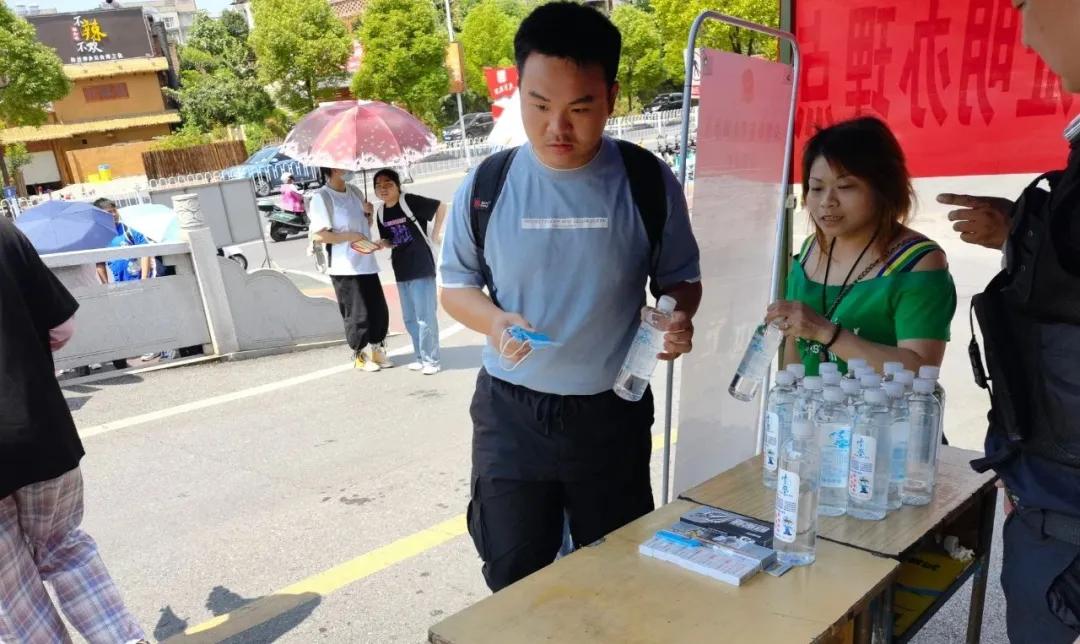护航高考我们都是答卷人,护航高考第一天在追梦的路上