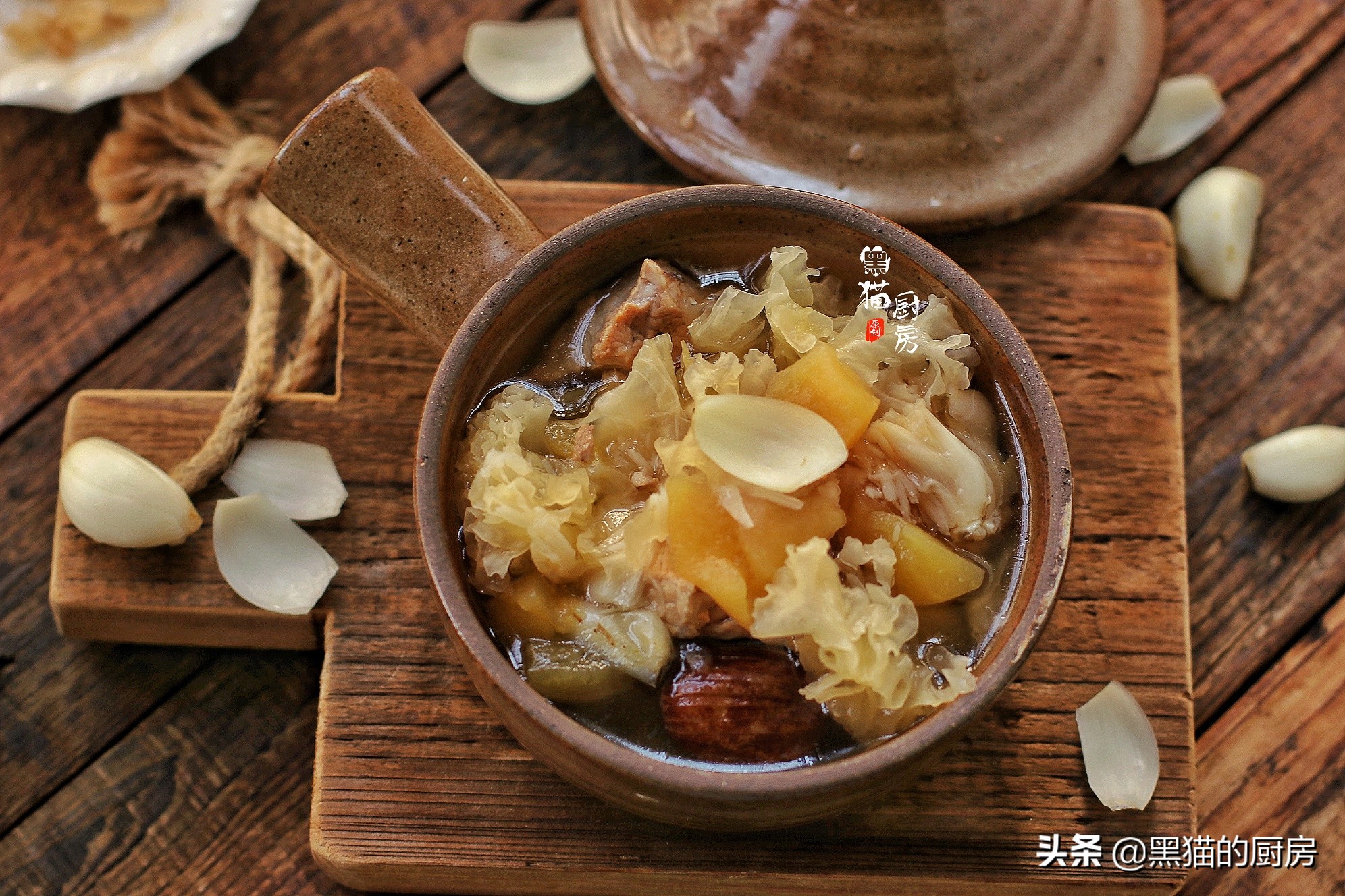 秋天气候干燥常饮一道汤补,秋天口干舌燥喝什么汤