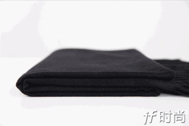 适合羽绒服显脸小围巾的系法,怎么给女生系围巾不会显脸小