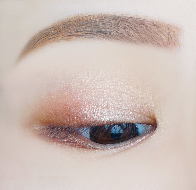 眼影教程新手画法,教画眼影适合什么眼影盘