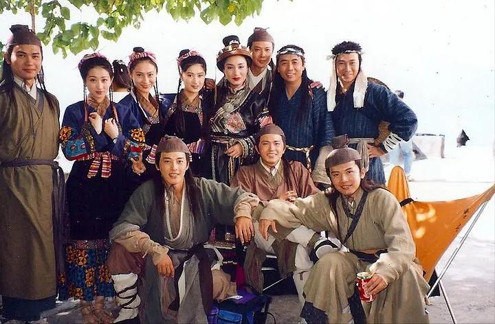 笑傲江湖96老版,96版笑傲江湖令狐冲发现山洞