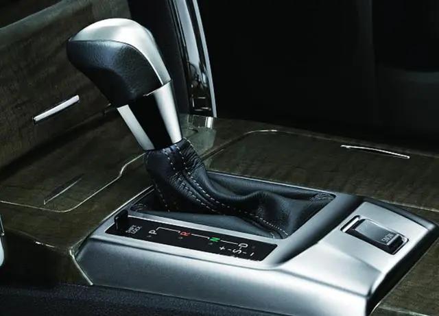 2010年丰田锐志3.0v6超级运动版,新款丰田锐志最新官图