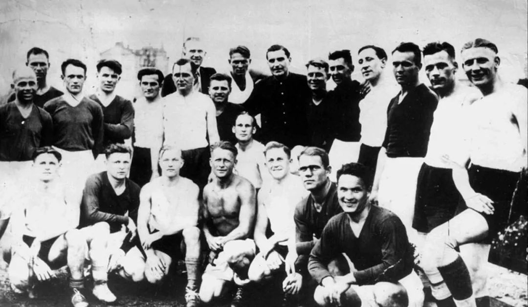 足球史上以一己之力力挽狂澜,足球球员生死时刻