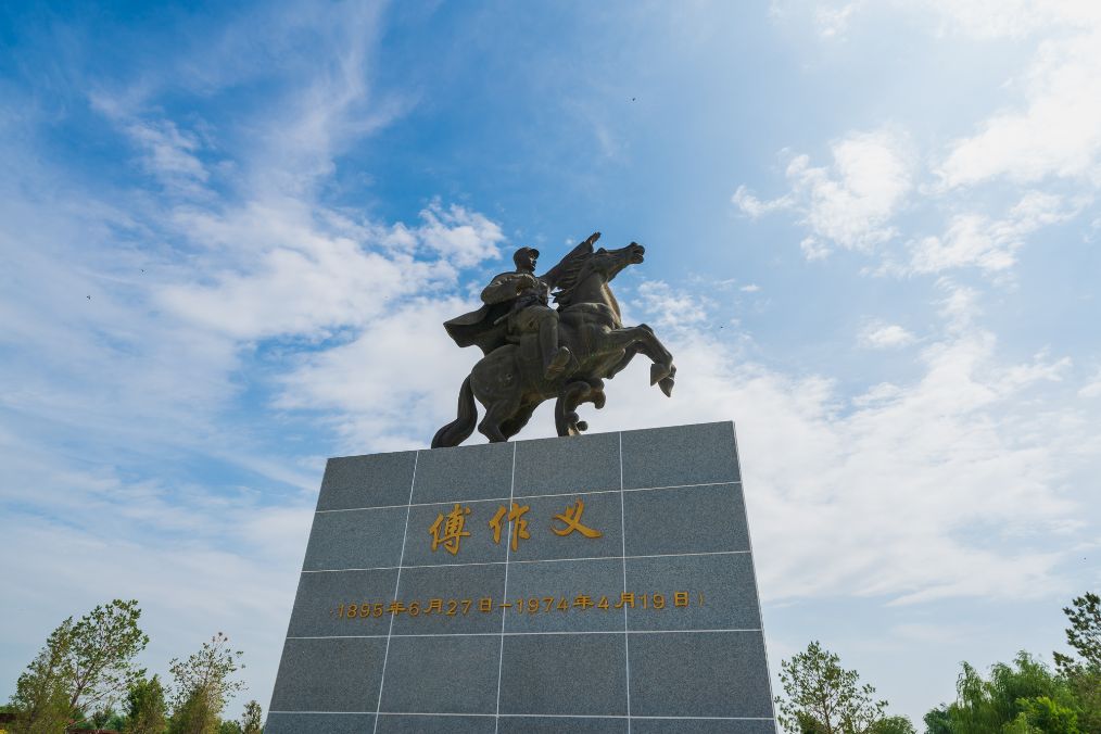 她是滔滔千里黄河的宠儿，阴山之下、河套之上的掌上明珠