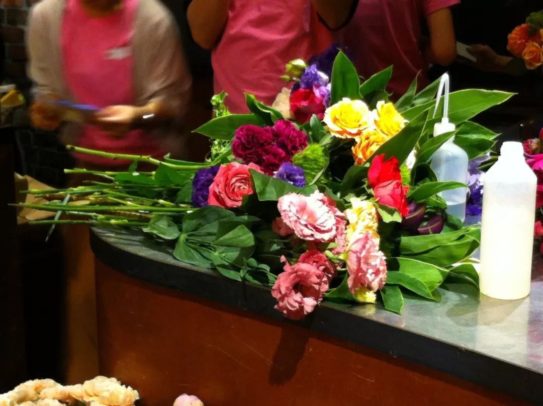 开在茶铺里的花店,开在花店里的咖啡店