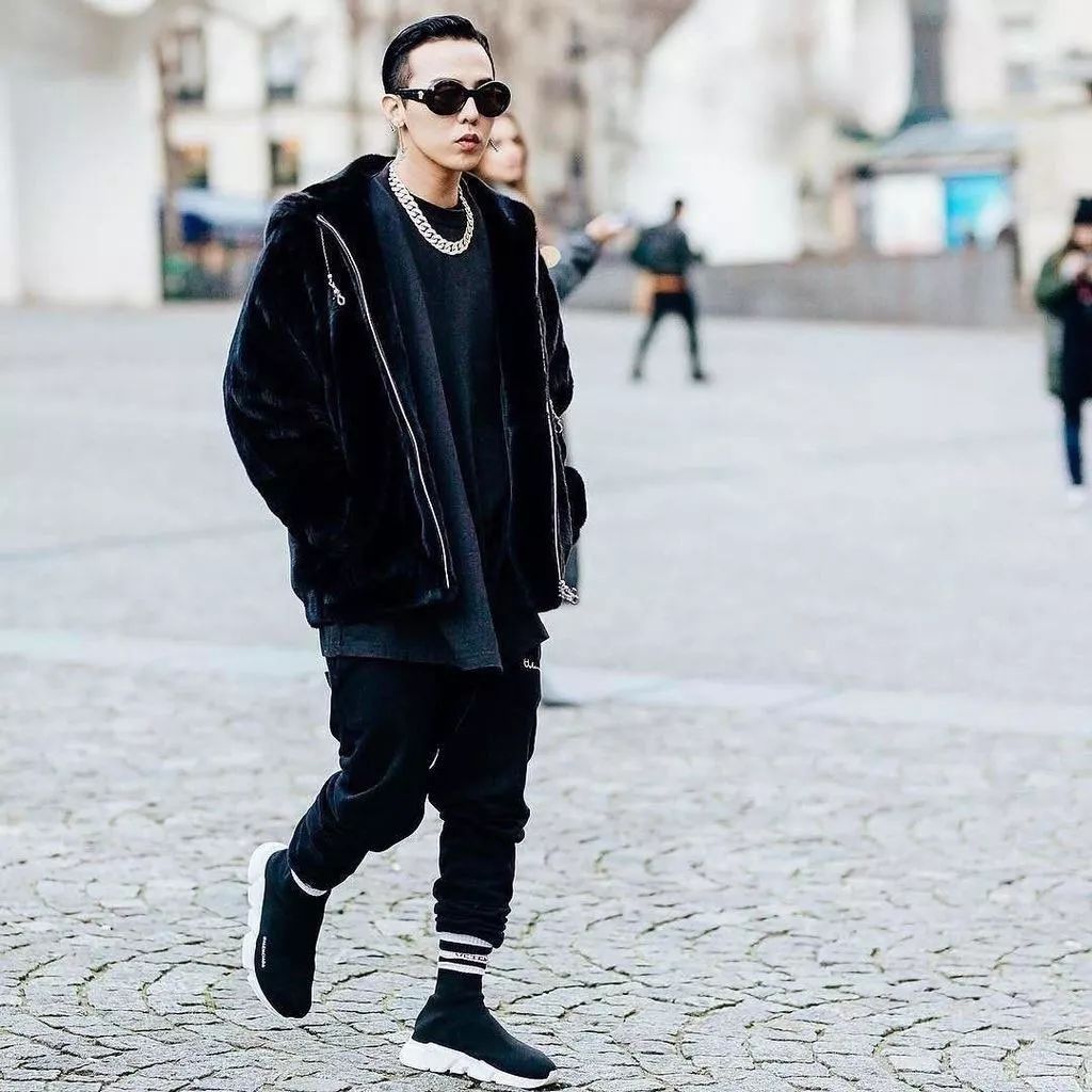 亚洲最带货的男人回归时尚圈，一双鞋炒到上万元