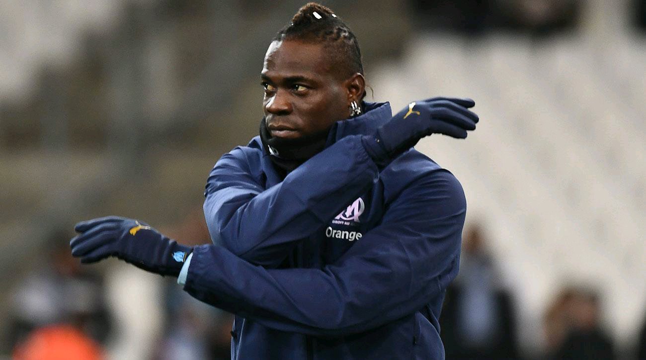 巴洛特利踢球努力,足球运动员巴洛特利