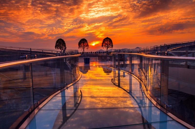 世界上最高最长的高山峡谷玻璃桥,重庆天下第一风雨廊桥在哪里