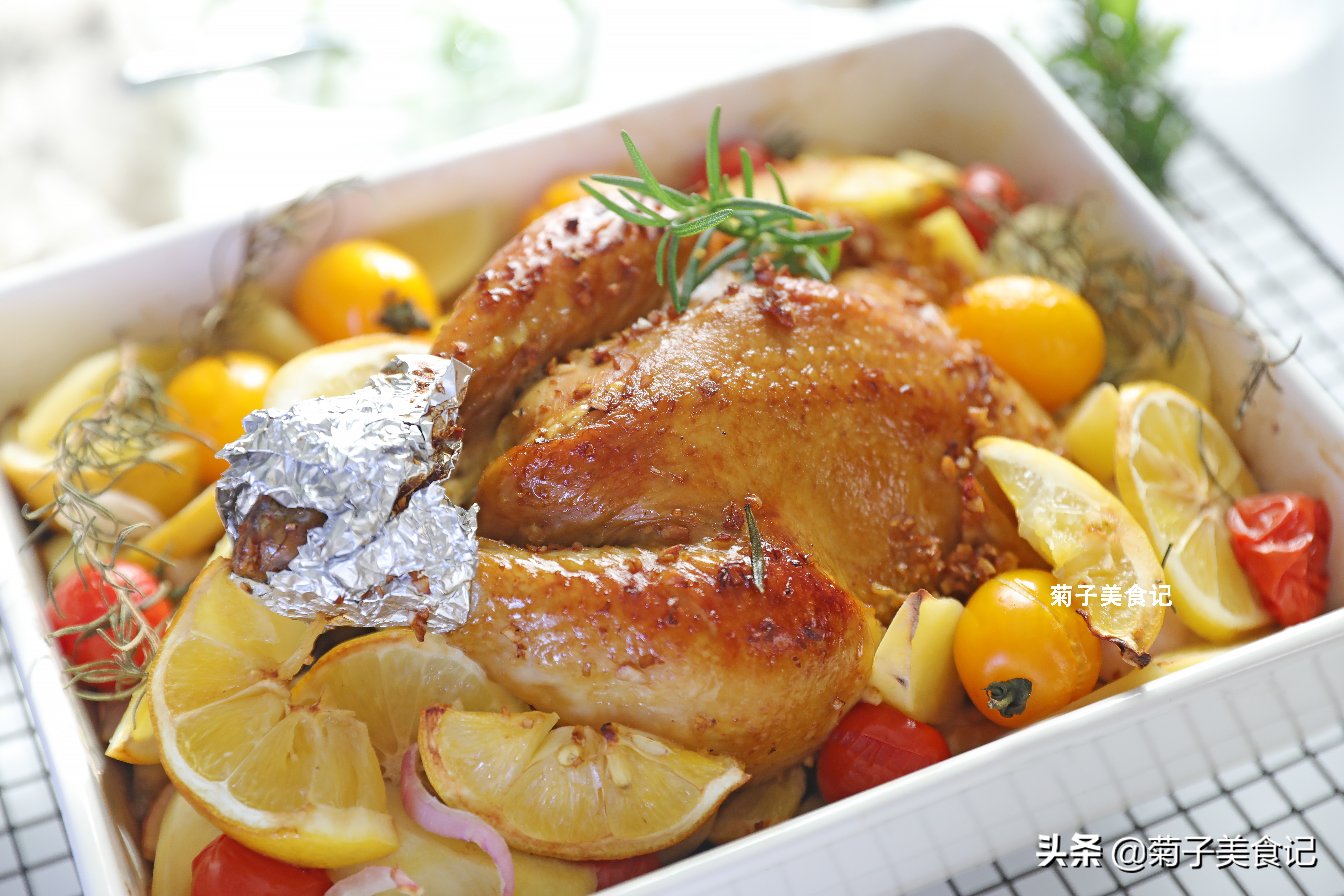 端午在家做简单开胃的柠檬烤鸡，鲜嫩多汁不油腻，在家露一手