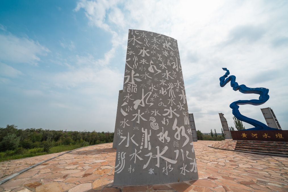 她是滔滔千里黄河的宠儿，阴山之下、河套之上的掌上明珠