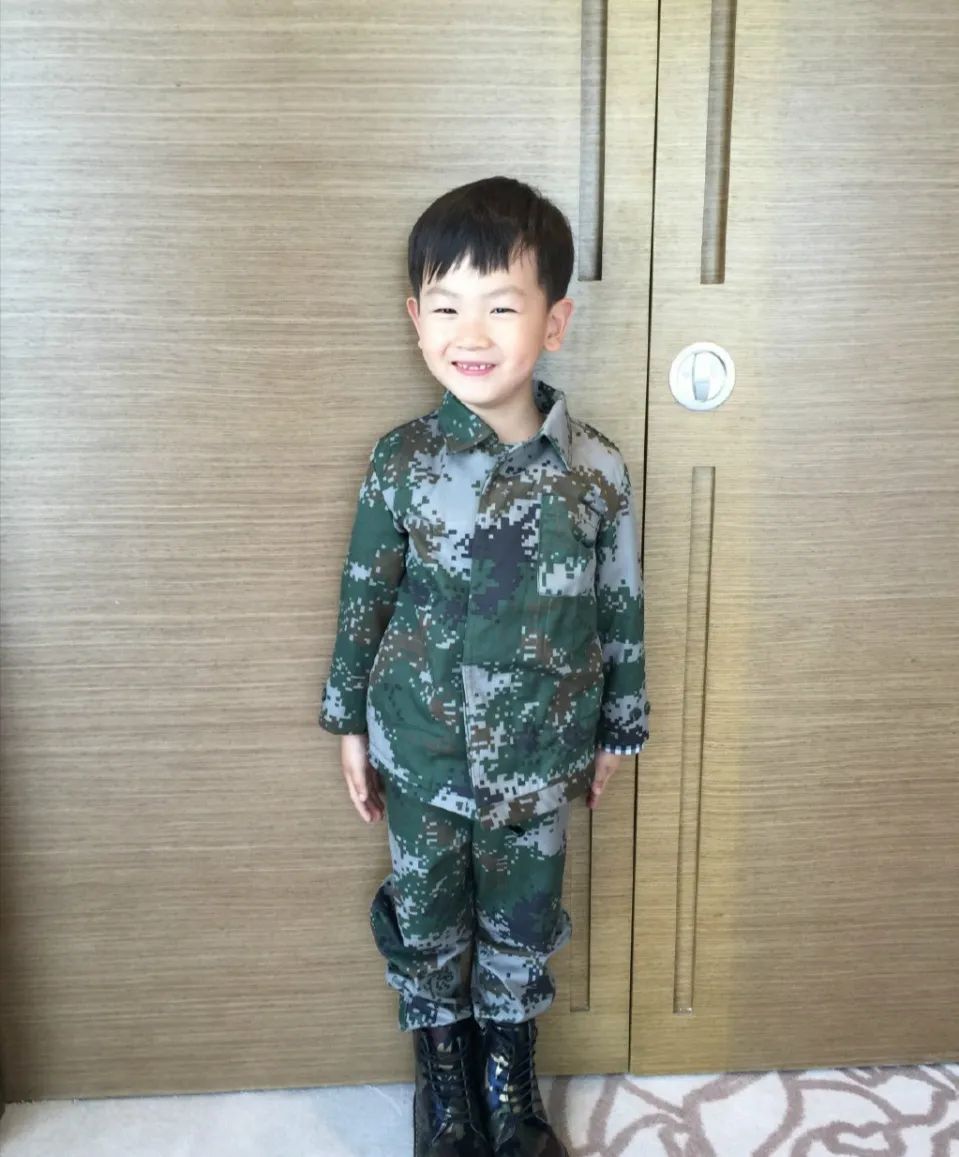 王宝强与马蓉曾经的一家四口,王宝强离婚事件中的宋喆和马蓉