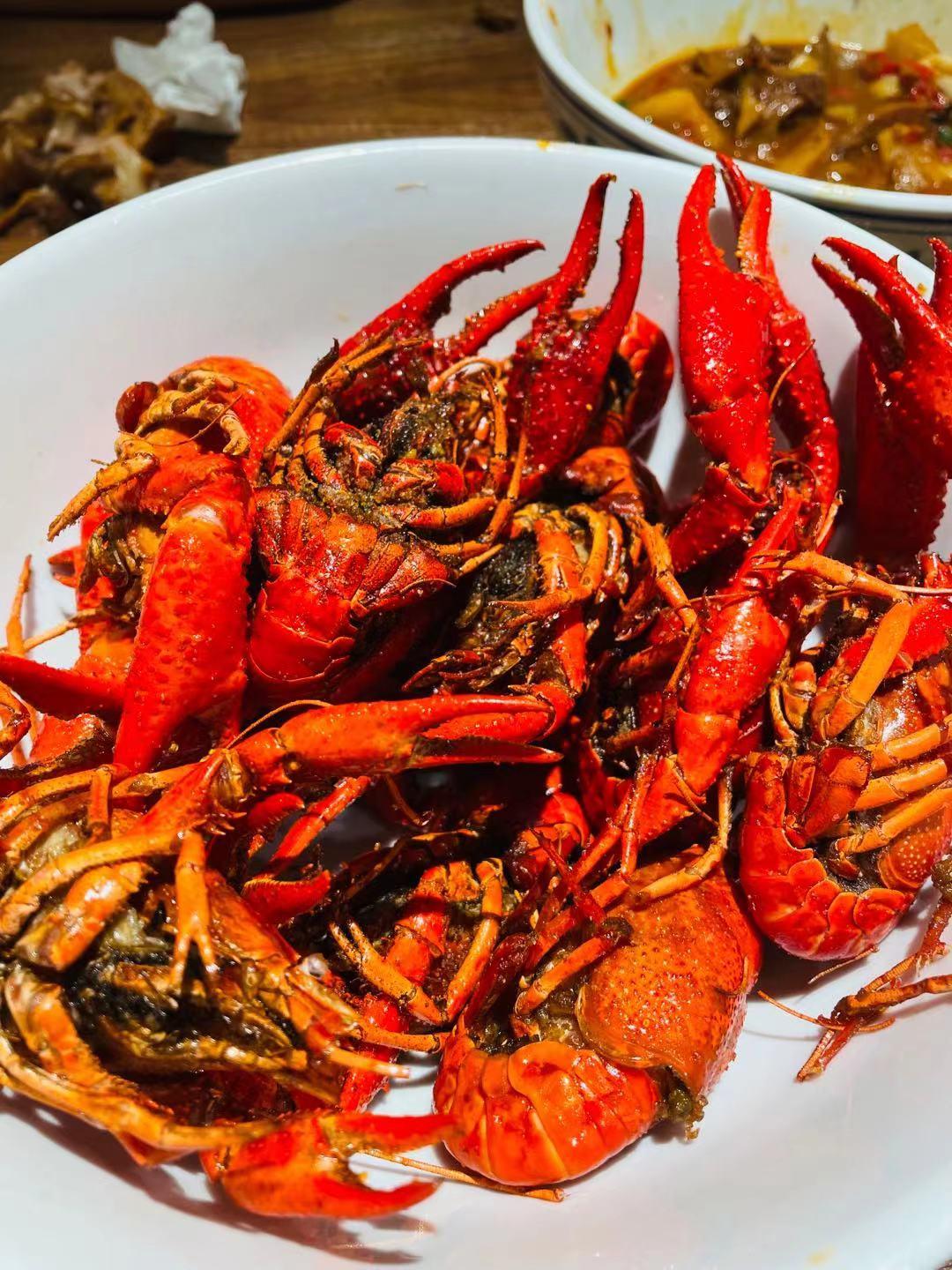 长沙金马路上一家人气美食店，做各*猪种**肉料理