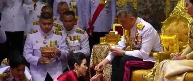 泰国国王为什么地位那么高,泰国国王为啥地位那么高
