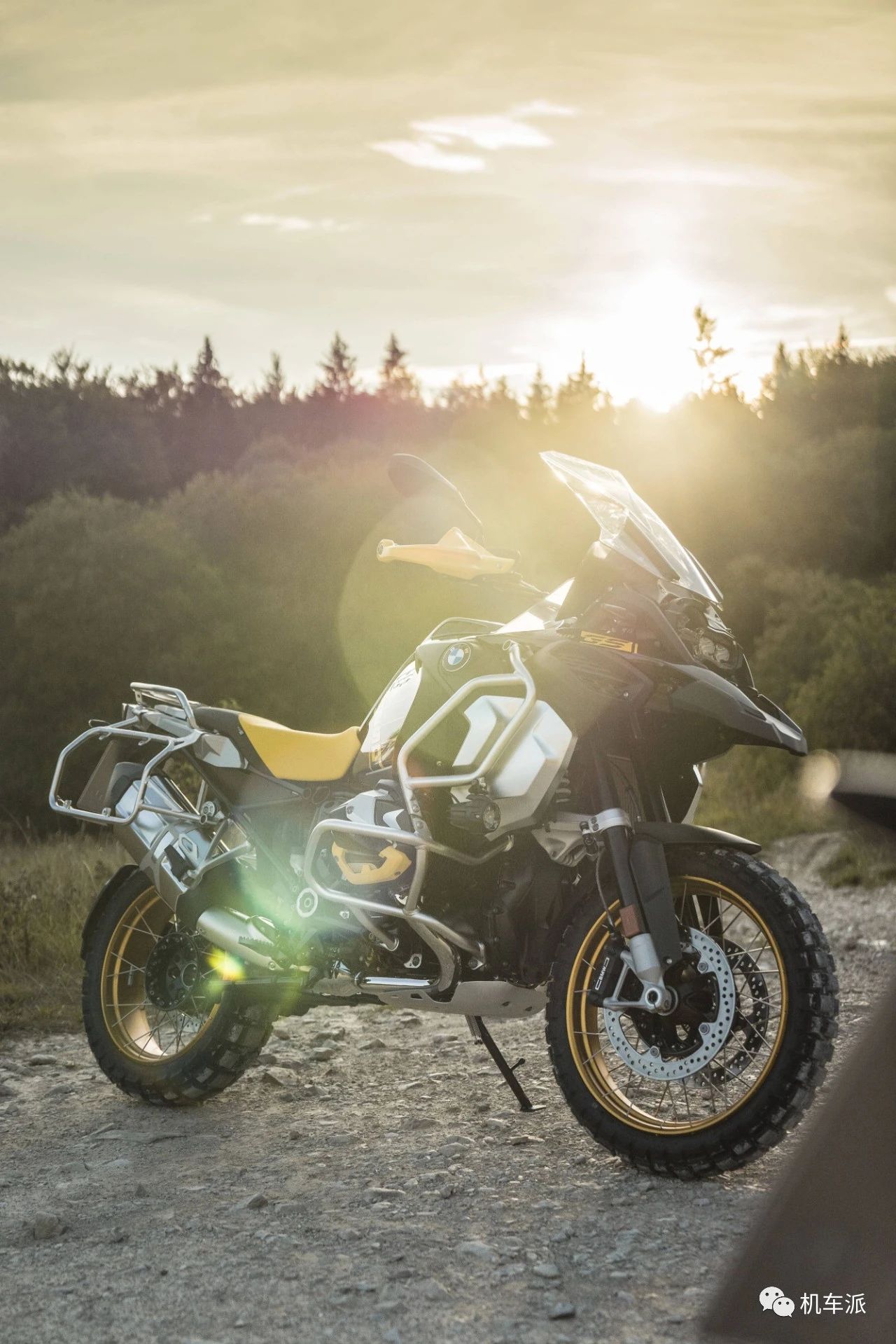 宝马2021款g310r舒适版,宝马g310gs漫画图