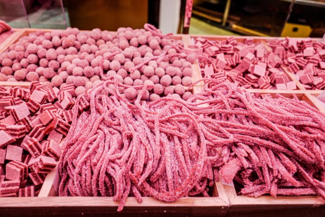 附近步行街美食推荐3-4人餐,人均30就能在江边尽享美食