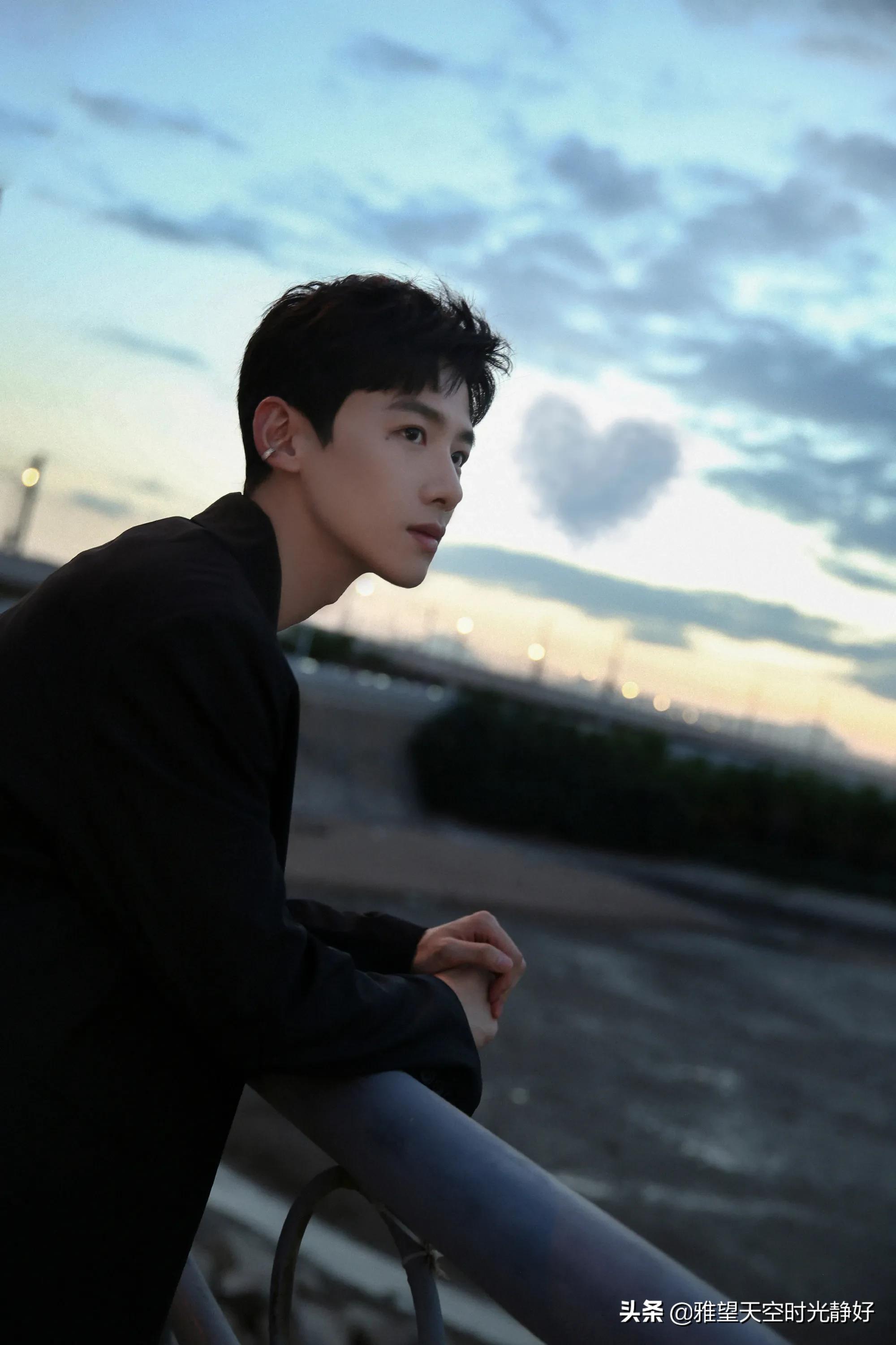 盘点国内男明星完美侧颜，谁才是你心中360度无死角完*男美**神呢？