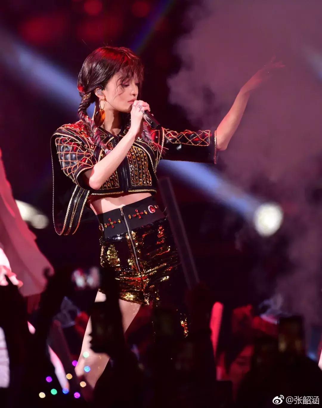 “过气”十年，凭什么她发个问号也能上热搜？