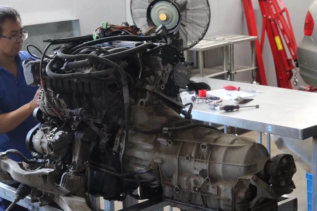 修复二手宝马e90,06宝马e90翻新全过程