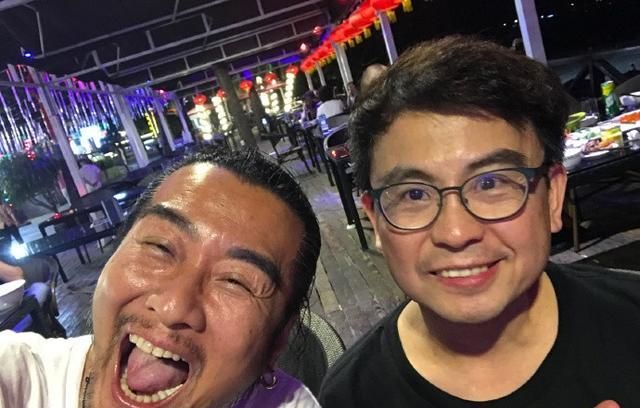 演员黄一飞罕见露面,黄一飞金像奖现场