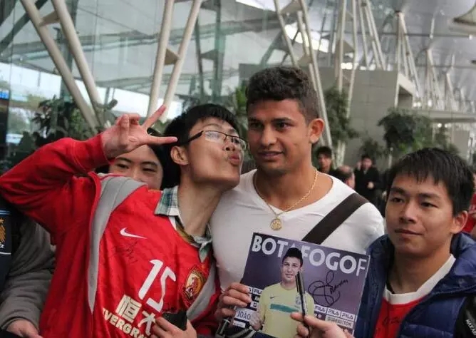 中国足球真的要靠归化才是出路吗,韩媒抨击国足臭名昭著