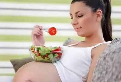 孕晚期有孕吐症状是怎么回事,孕期除了尿频什么症状都没有