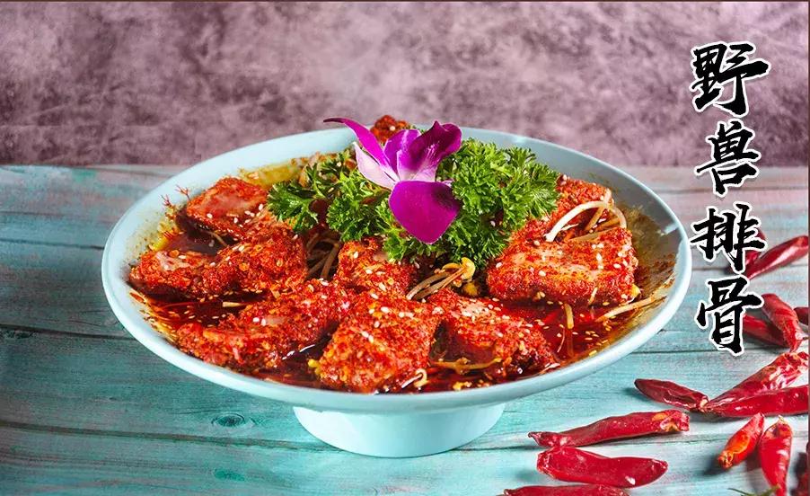 被关在花园“笼子”里吃火锅，这家春熙路的网红店，板眼儿真多！