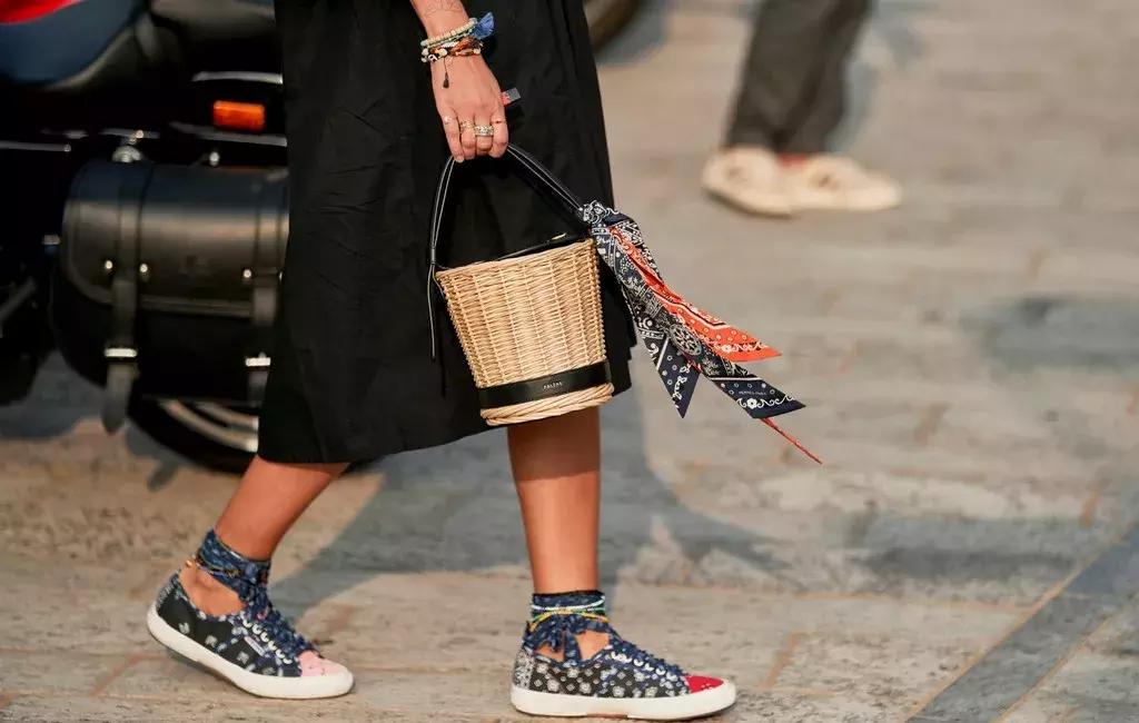 丝巾过时不,丝巾系的不只是精致时髦更是品味