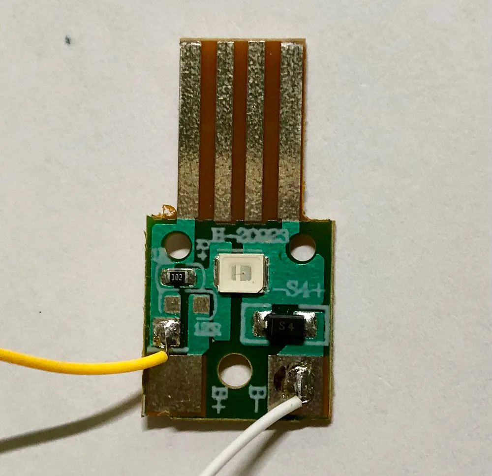 最简单的2.4伏镍氢电池充电电路,尼康镍氢充电器拆解