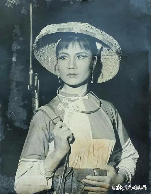 「猜一猜」80年代老电影画面中唯一女子是谁？她有美丽的大眼睛