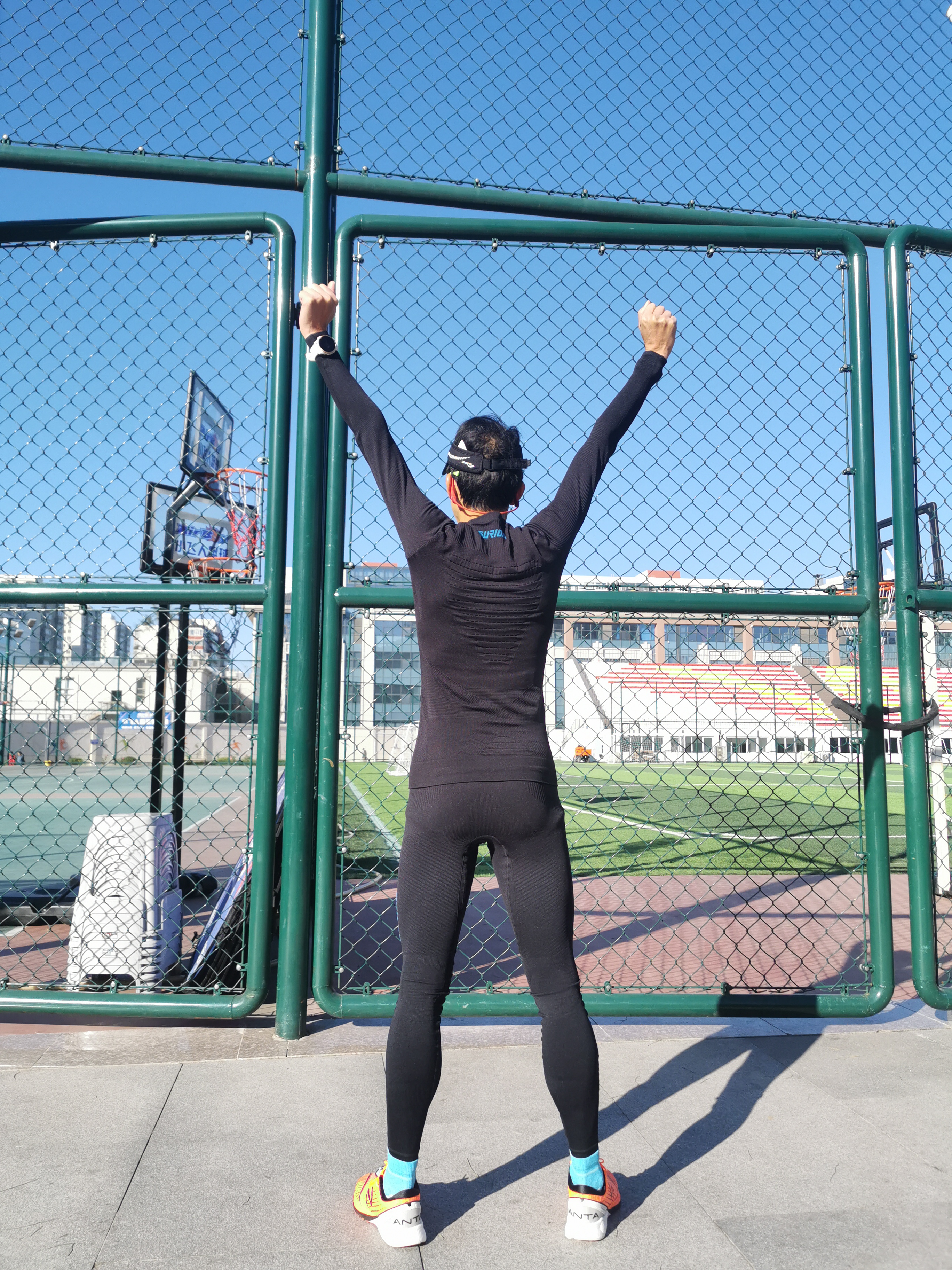 性价比超高保暖又时尚,跑步加绒保暖套装速力达