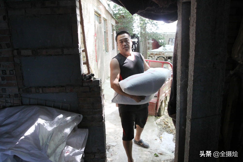 我18岁开始喂兔，20年没赚钱；只因遇到他，让我盖楼房买新车