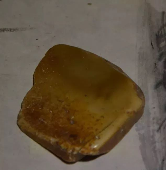 你一定没见过的广应寺坪石，样子俨然如古玉