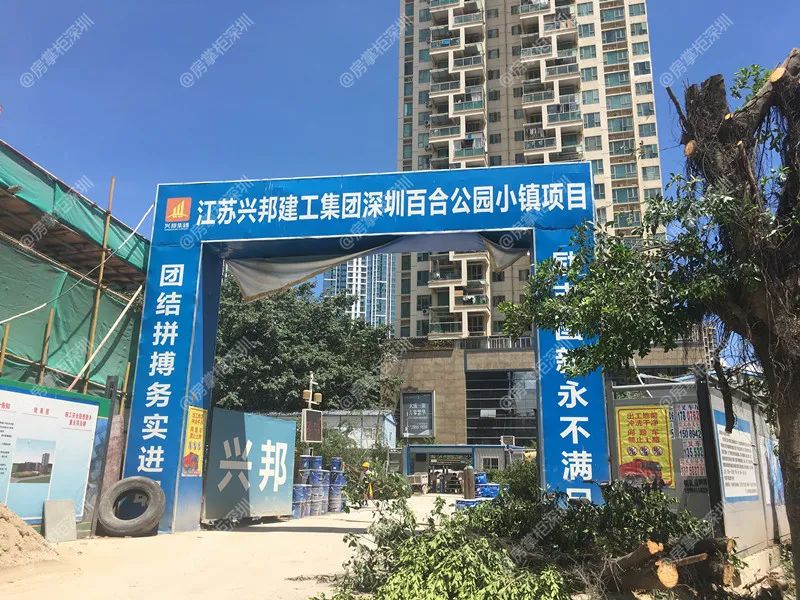 8年换3个开发商！百外小学即将落成，百合公园小镇住宅却没动静…