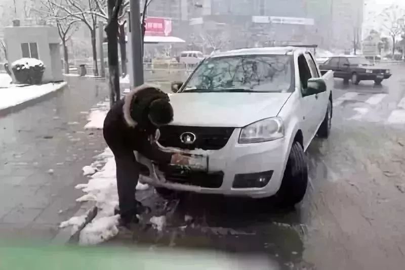 故意遮挡污损机动车号牌罚款多少,故意遮挡污损他人车牌