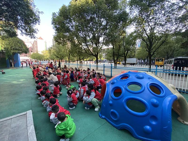 关于119消防的演练视频,119消防宣传日逃生视频