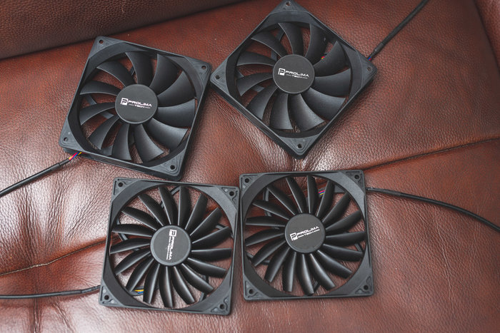 itx顶级主机配置,能提着走的机箱