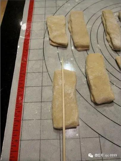 炸油条用脆皮油条粉还用放酵母吗,食用碱加酵母做油条怎么做